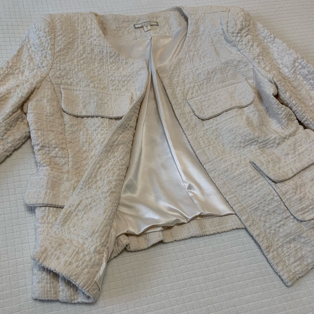 Pleione textured cream colored cropped jacket - Picture 5 of 14